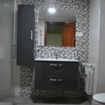 Baño de una vivienda supervisada de Asociación Salud Mental León 