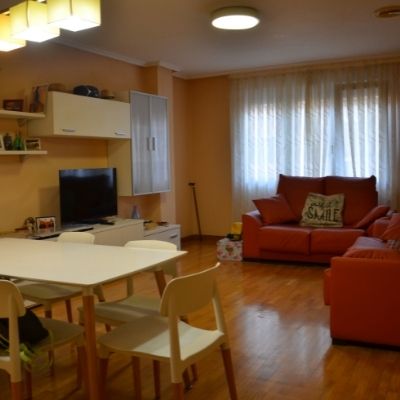 Salón de una vivienda supervisada de Salud Mental León 